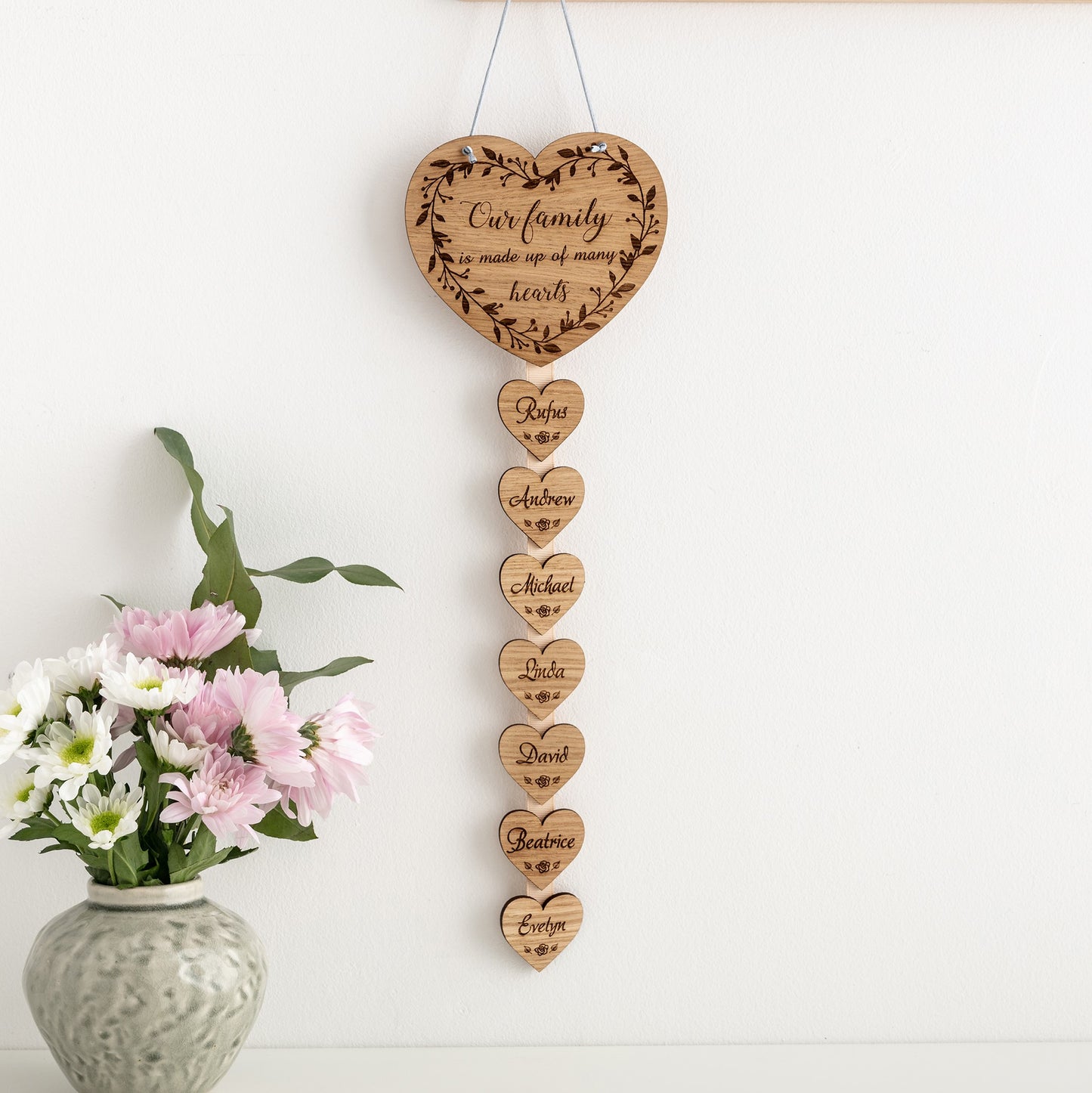 Hanging Wall Plaque 'Our family is made up of many hearts'