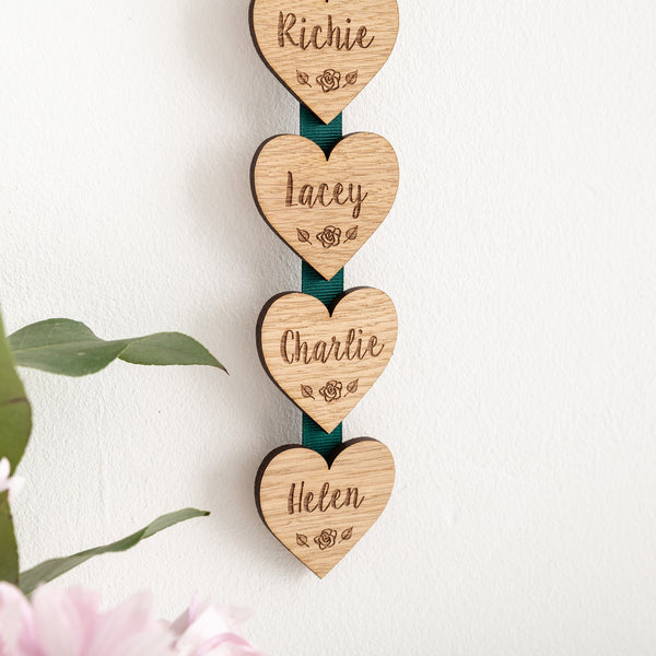 Hanging Wall Plaque 'Family makes our house a home'