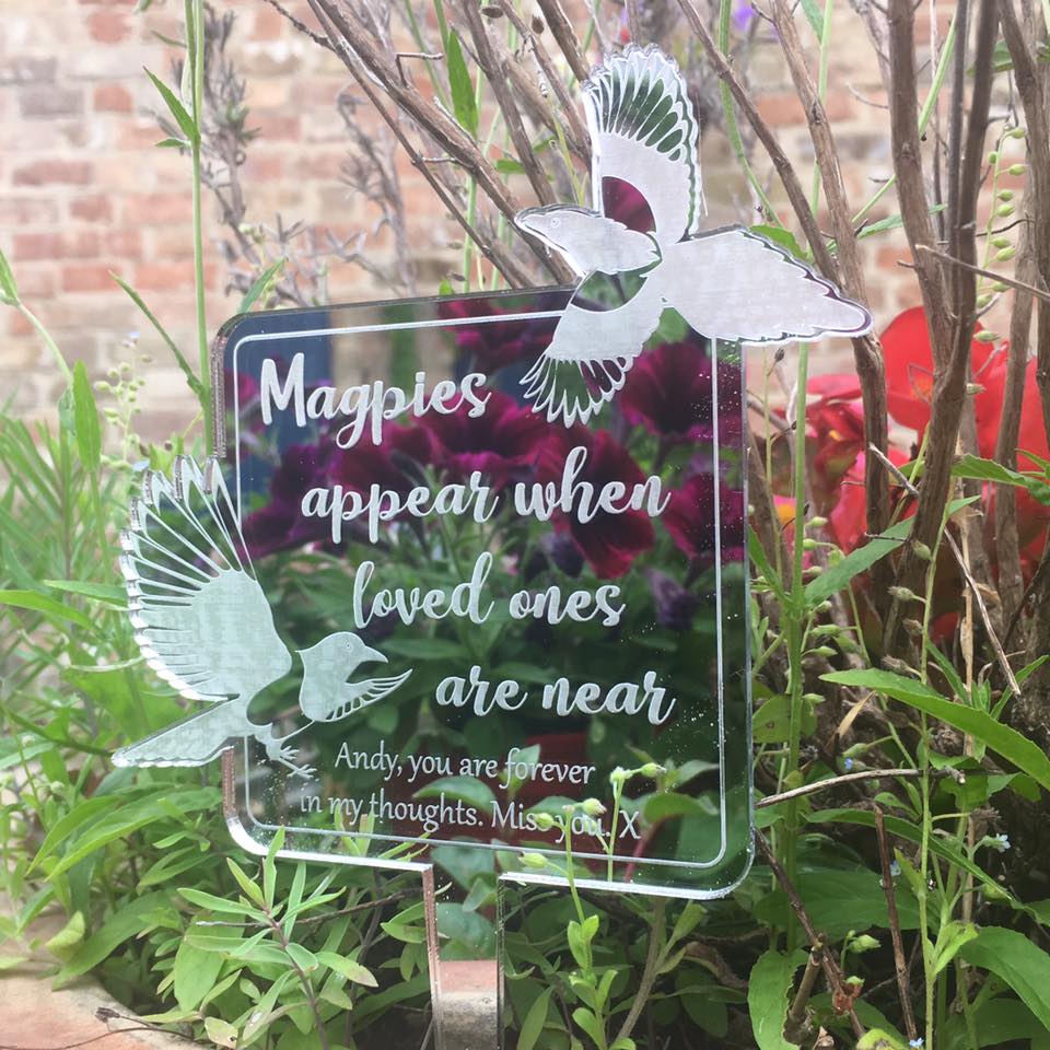 'Magpies appear when loved ones are near' Remembrance Decoration with Stake