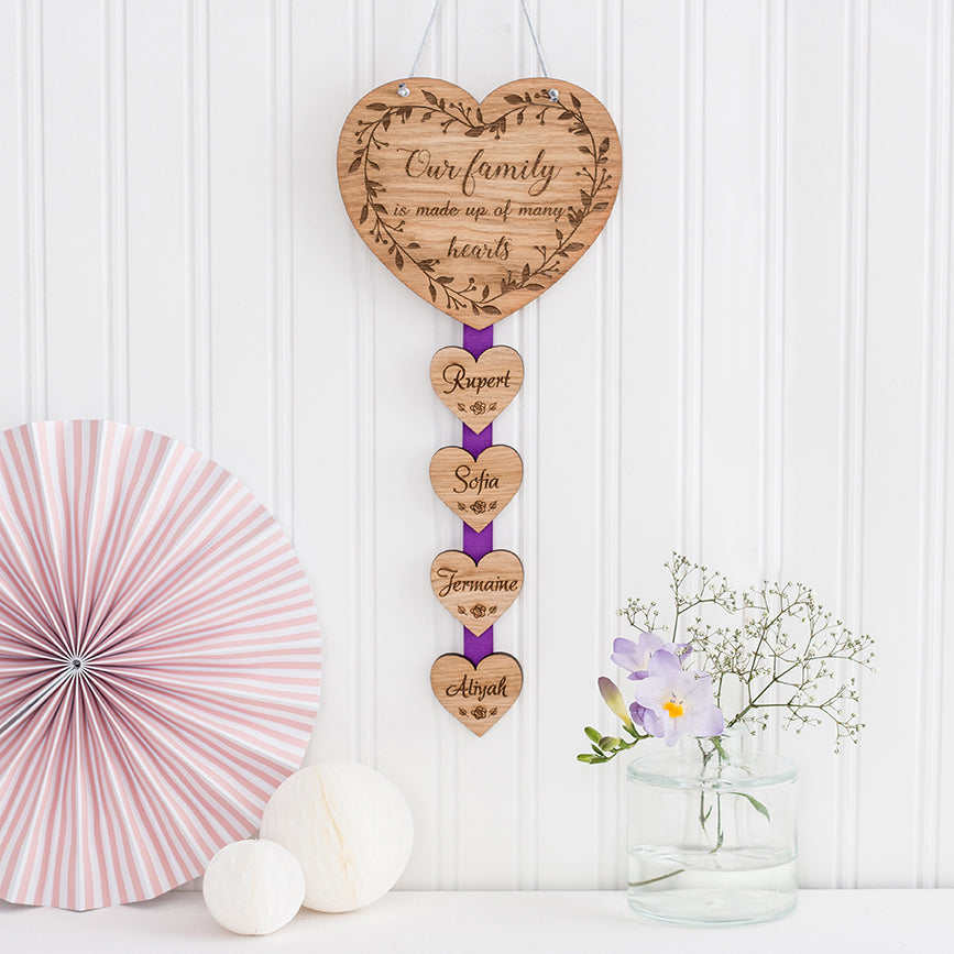 Hanging Wall Plaque 'Our family is made up of many hearts'